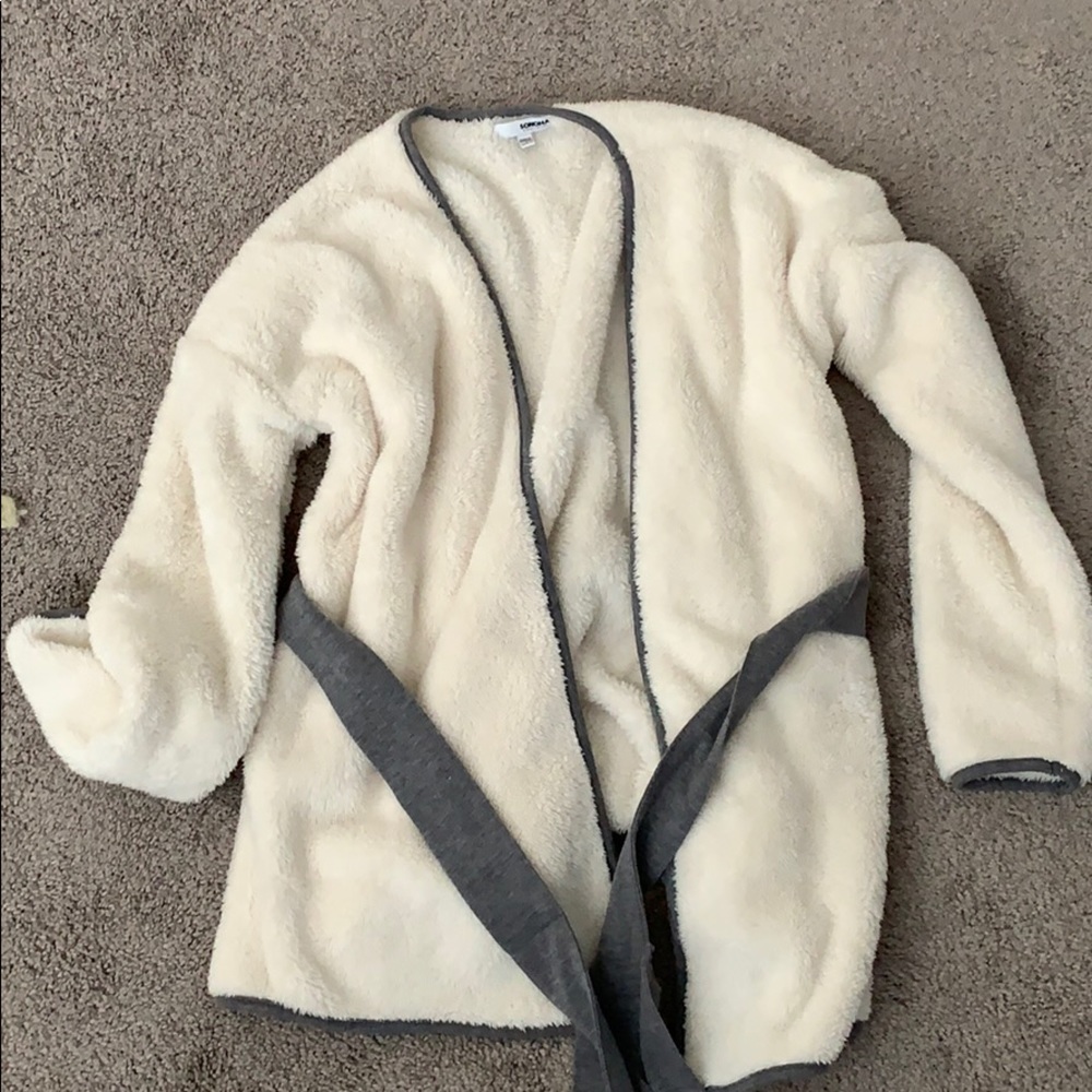 Soma (Kohl’s) cream fluffy lounge sweater with tie